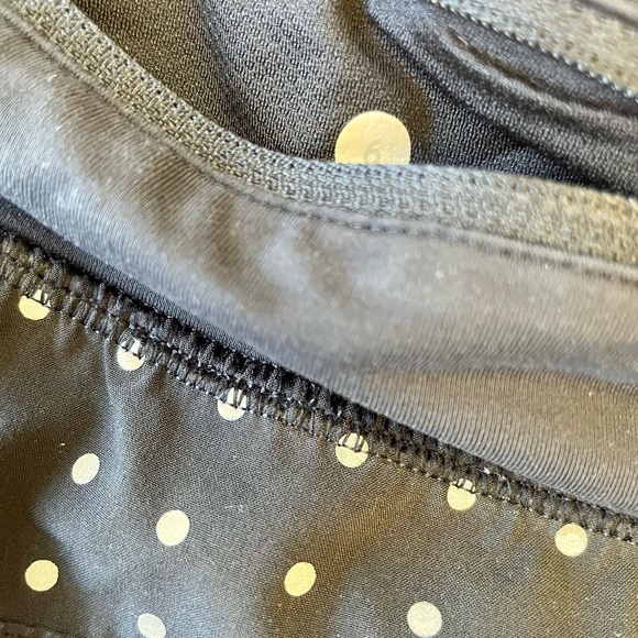 Lululemon hottie hot shorts size 6 - Picture 3 of 3